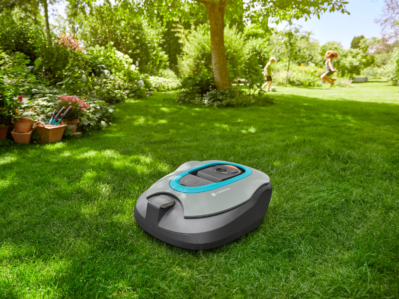 GARDENA robotmaaier maait gazon in tuin