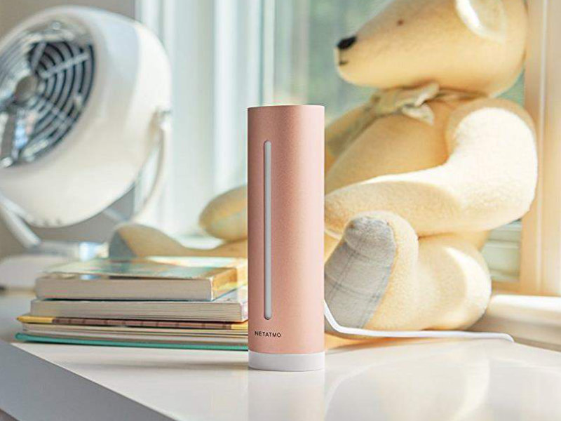 Netatmo Healthy Home Coach op tafel