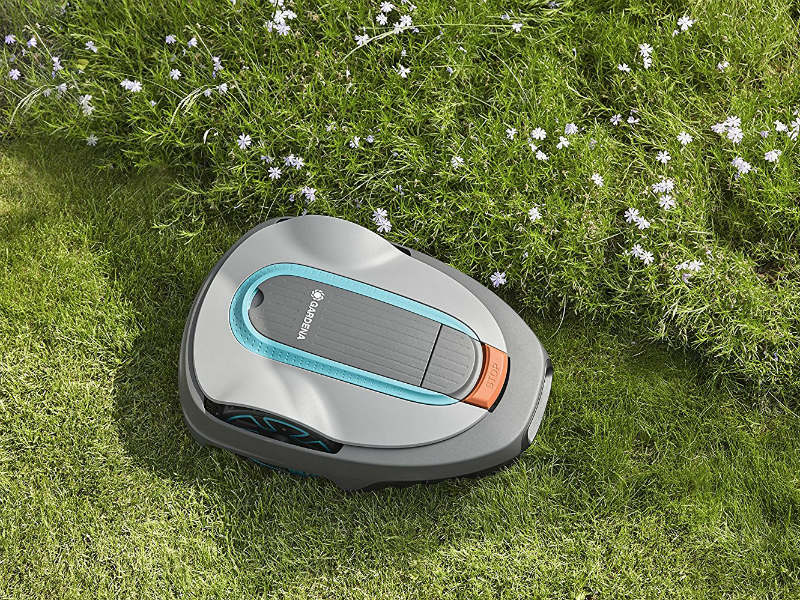 Gardena robotmaaier maait gras in tuin